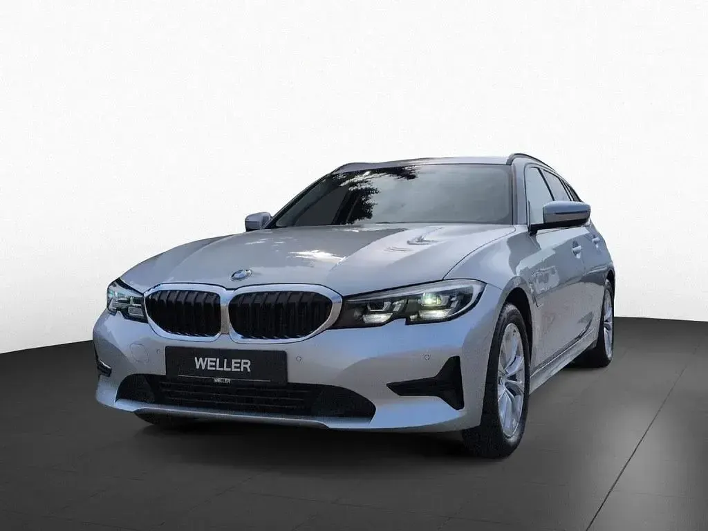 Używany BMW 330e Advantage 292 KM (214 kW) 2021 Srebrny Kombi