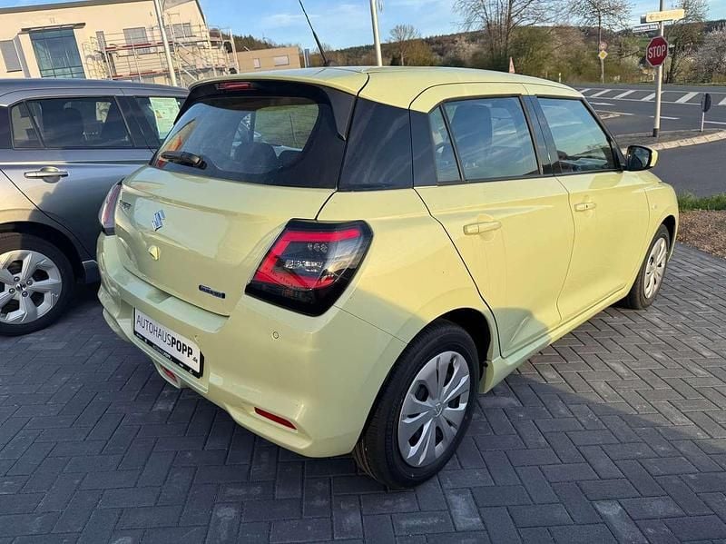 Neu Suzuki Swift Club 83 PS (61 kW) 2026 Cool yellow Kleinwagen