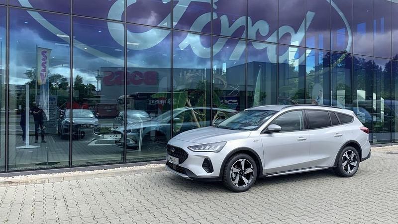 Neu Ford Focus Active 125 PS (91 kW) 2025 Silber Limousine