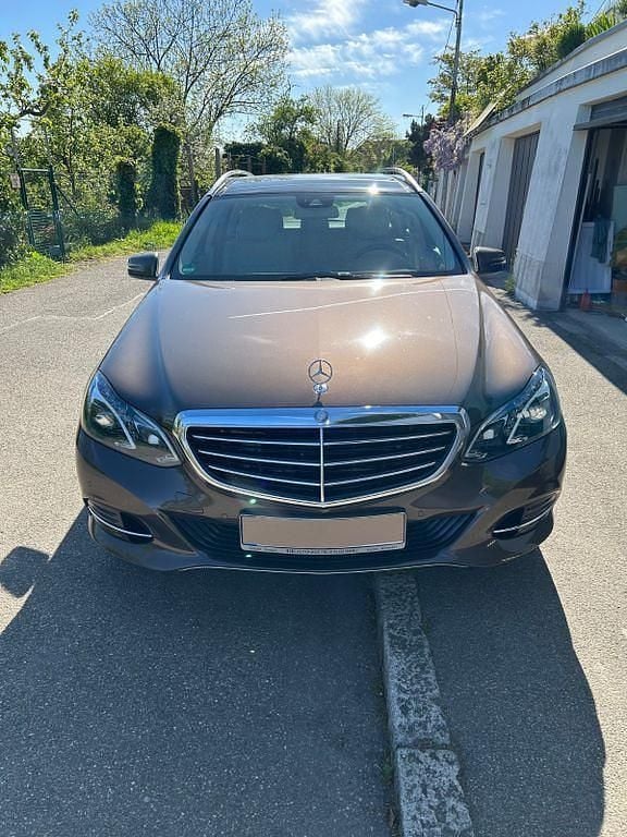 Second-hand Mercedes E350 258 CP (189 kW) 2016 Maro Berlinǎ