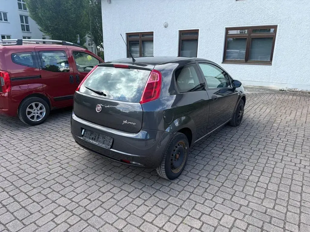 Gebraucht Fiat Grande Punto 65 PS (47 kW) 2009 Grau Kleinwagen
