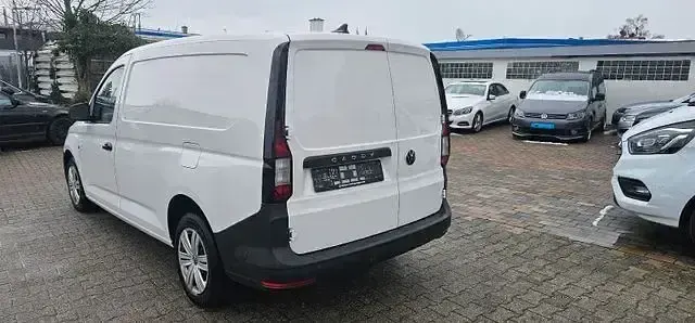 Używany VW Caddy Maxi 122 KM (89 kW) 2022 Biały Minivan