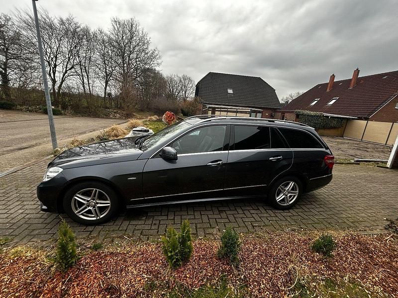 Gebraucht Mercedes E220 Avantgarde 170 PS (125 kW) 2010 Grau Kombi
