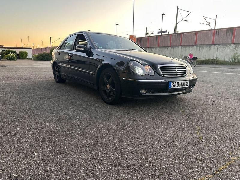 Schwarz Gebraucht 2001 Mercedes C220 Avantgarde Limousine | 1.499 € (Superpreis) - Bild 1/4