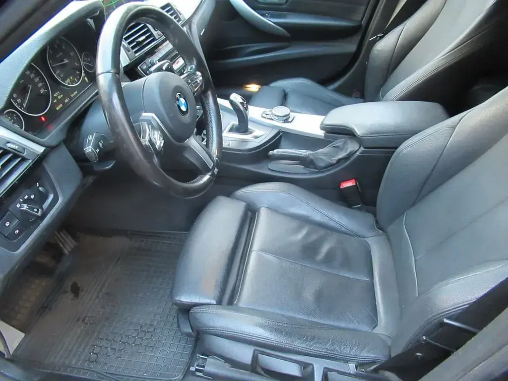 Gebraucht BMW 330 M Sport 258 PS (189 kW) 2015 Grau Kombi