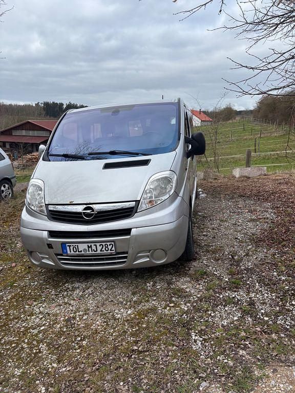 Gebraucht Opel Vivaro 145 PS (106 kW) 2008 Silber Van / Kleinbus