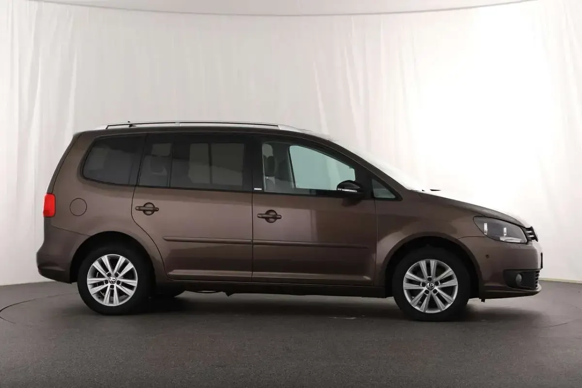 Gebraucht VW Touran Style 140 PS (102 kW) 2011 Braun Van / Kleinbus
