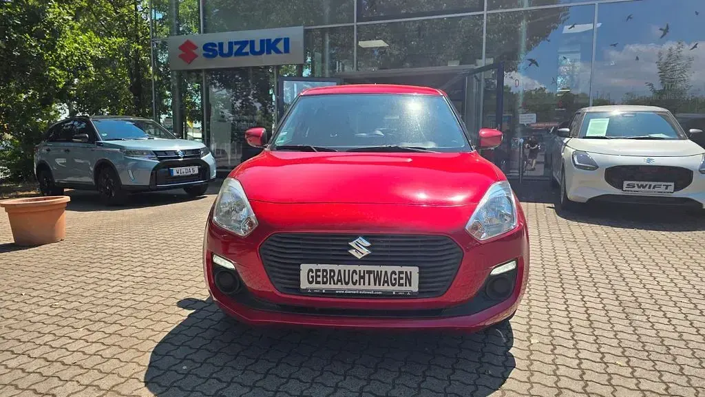 Gebraucht Suzuki Swift Club 90 PS (66 kW) 2017 Rot Kleinwagen