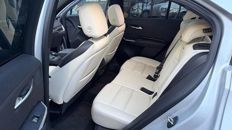 Gebraucht Cadillac XT4 230 PS (169 kW) 2021 Silber SUV