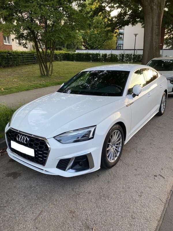 Weiß Gebraucht 2021 Audi A5 Sportback S-Line Limousine | 21.200 € (Superpreis) - Bild 1/4