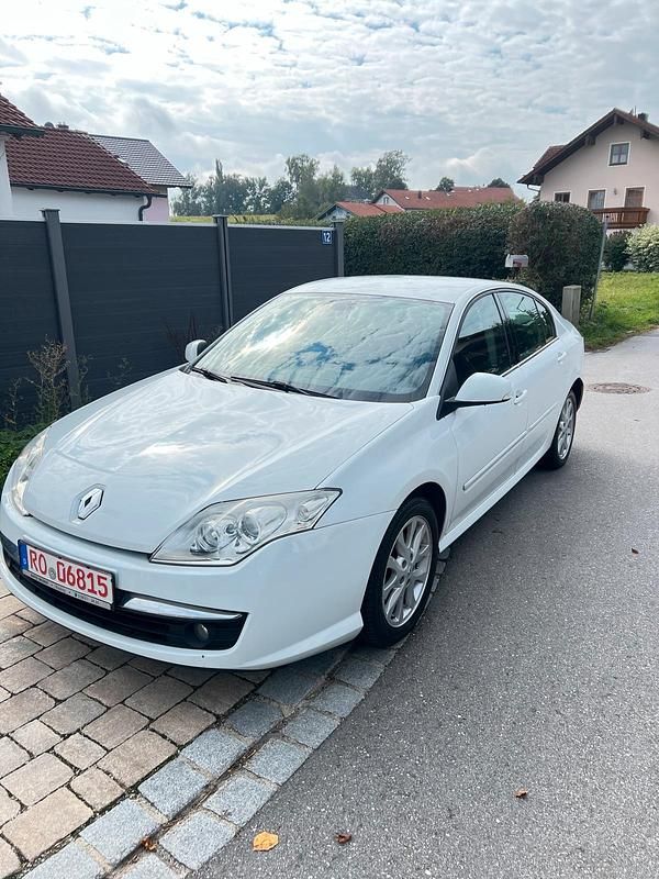 Weiß Gebraucht 2008 Renault Laguna III Limousine | 2.995 € (Fairer Preis) - Bild 1/4