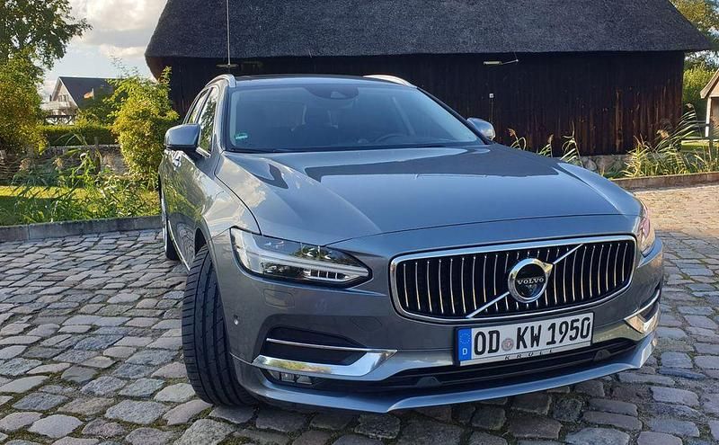 Grau Gebraucht 2016 Volvo V90 Inscription Kombi | 21.200 € (Fairer Preis) - Bild 1/4