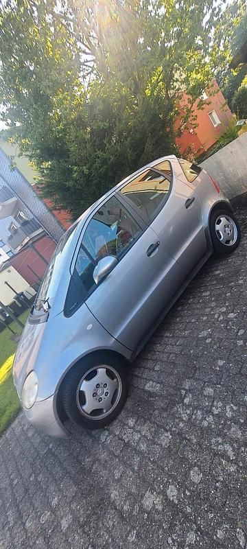 Grau Gebraucht 1999 Mercedes A140 Kleinwagen | 400 € (Superpreis) - Bild 1/4