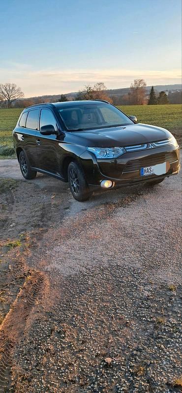 Schwarz Gebraucht 2013 Mitsubishi Outlander Instyle SUV | 9.200 € - Bild 1/4