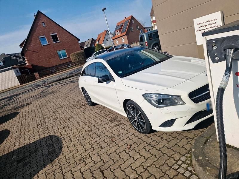 Gebraucht Mercedes CLA220 177 PS (130 kW) 2015 Weiß Limousine