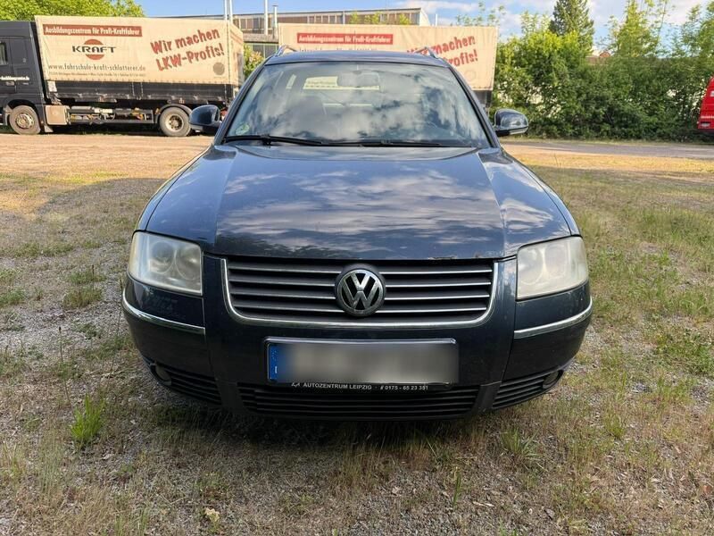 Blau Gebraucht 2005 VW Passat Highline Kombi | 1.000 € (Superpreis) - Bild 1/4
