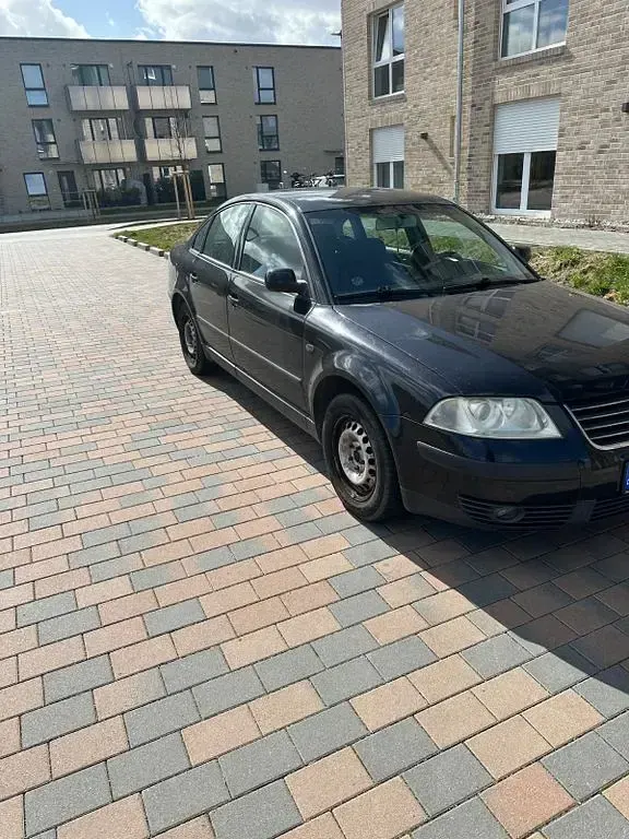 Usata VW Passat Basis 102 CV (75 kW) 2003 Nero Berlina