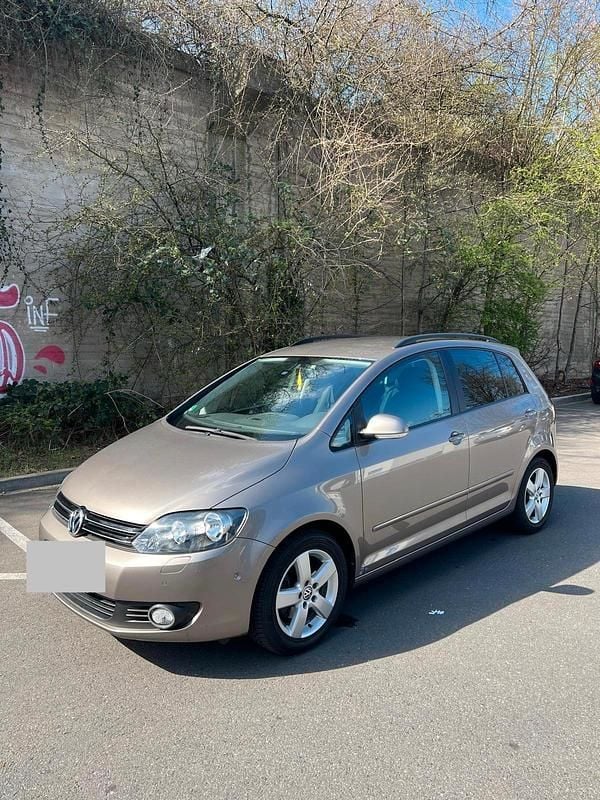 Gebraucht VW Golf Plus Team 122 PS (89 kW) 2011 Braun Van / Kleinbus