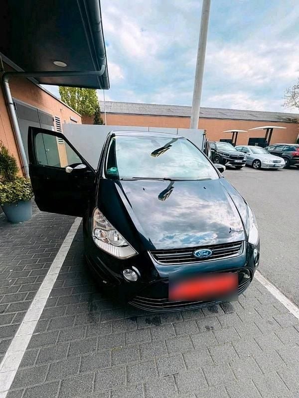 Second-hand Ford S-MAX S 140 CP (102 kW) 2014 Negru Monovolum