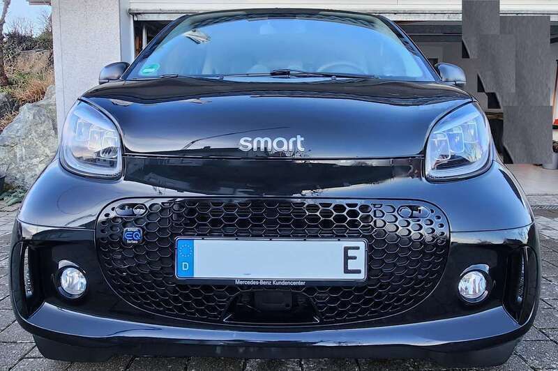 Schwarz Gebraucht 2023 Smart ForTwo Electric Drive Passion Limousine | 14.300 € (Fairer Preis) - Bild 1/4