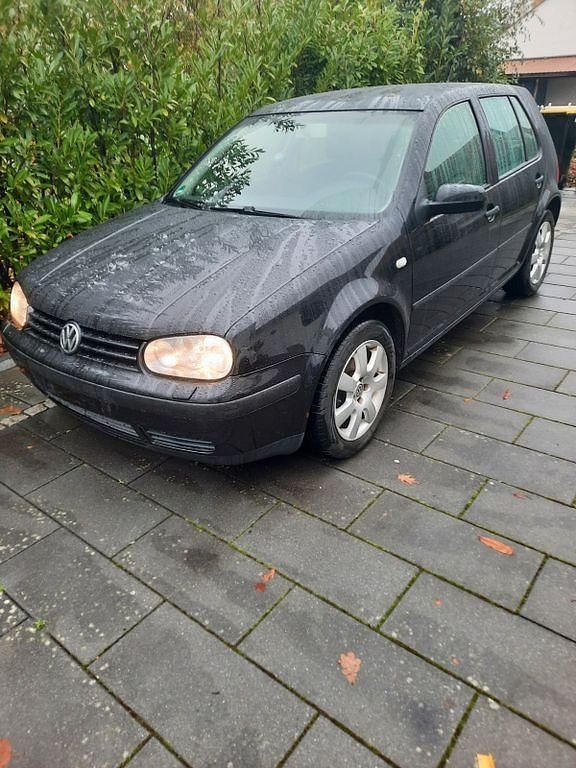 Schwarz Gebraucht 2002 VW Golf Trendline Limousine | 1.850 € (Fairer Preis) - Bild 1/4