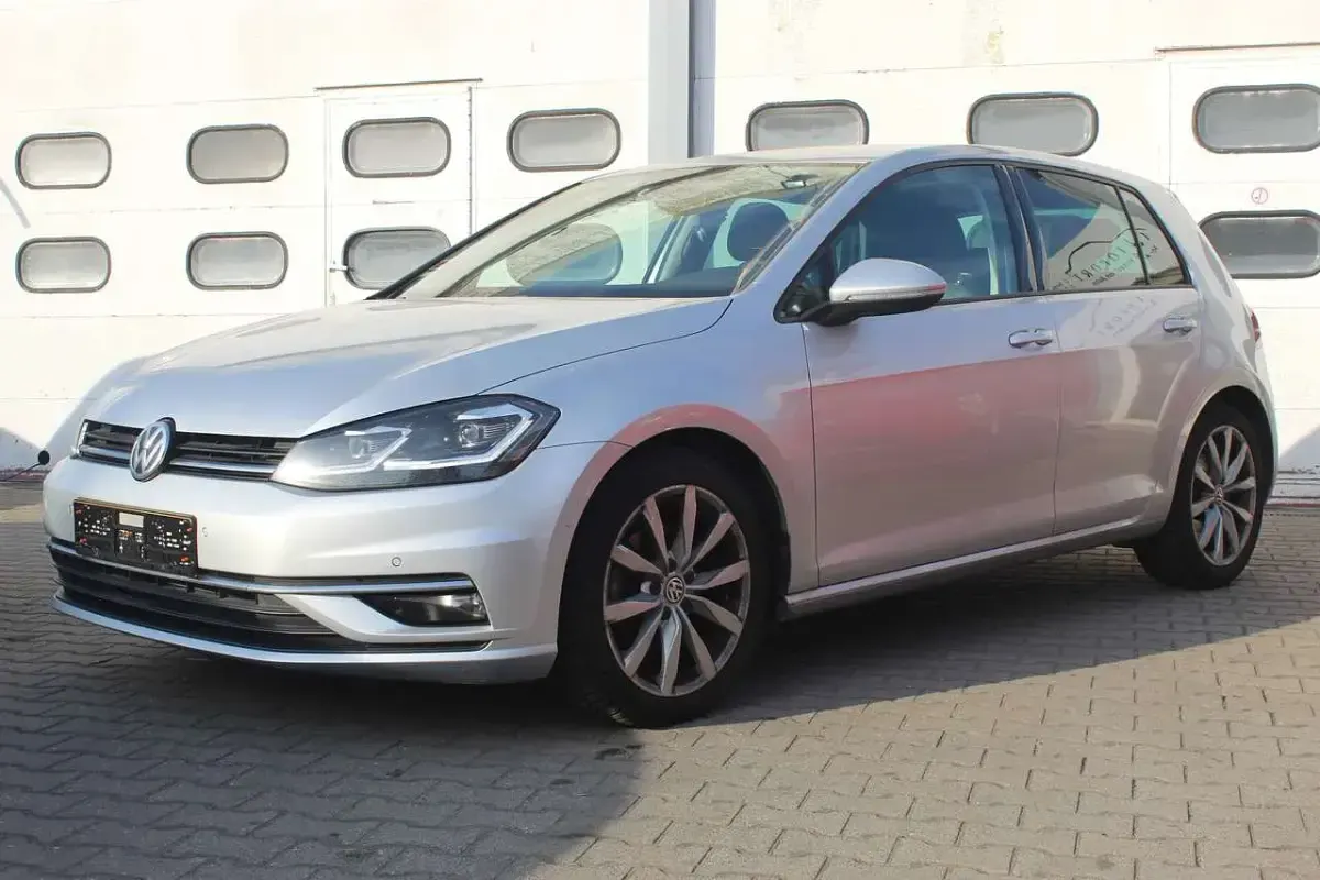 Gebraucht VW Golf VIII Highline 150 PS (110 kW) 2020 Reflexsilber metallic Limousine