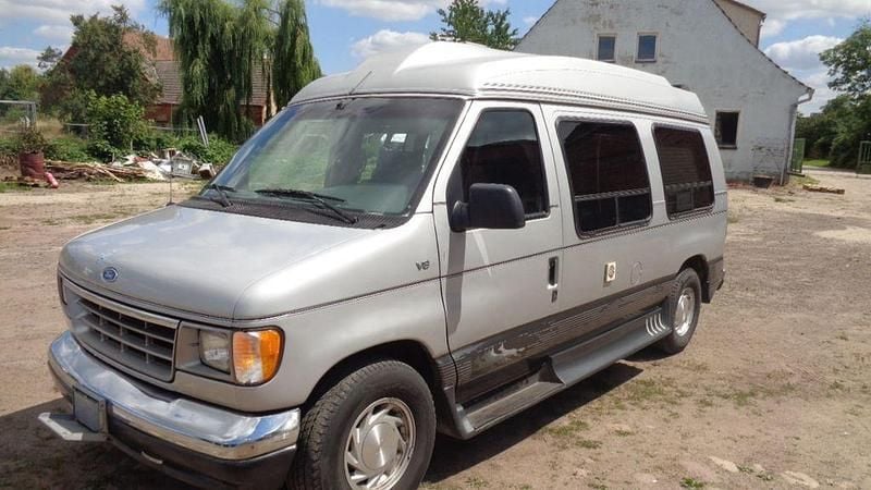 Second-hand Ford Econoline 209 CP (153 kW) 1995 Argintiu Monovolum