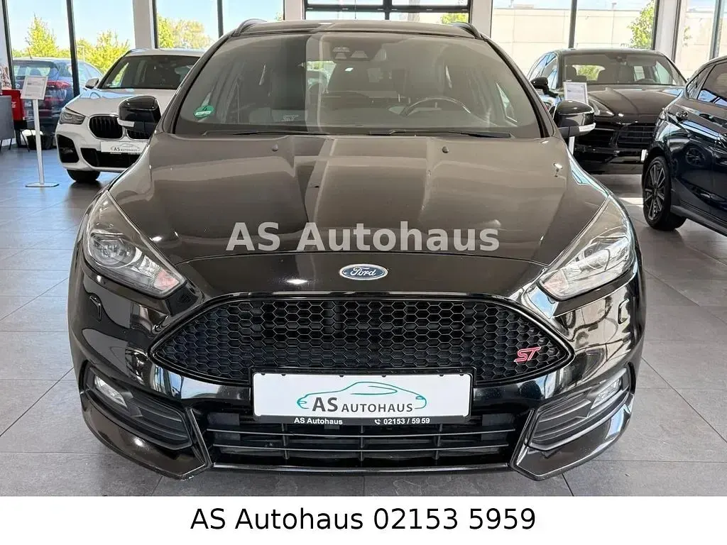 Używany Ford Focus ST 185 KM (136 kW) 2017 Czarny Sedan/Limuzyna
