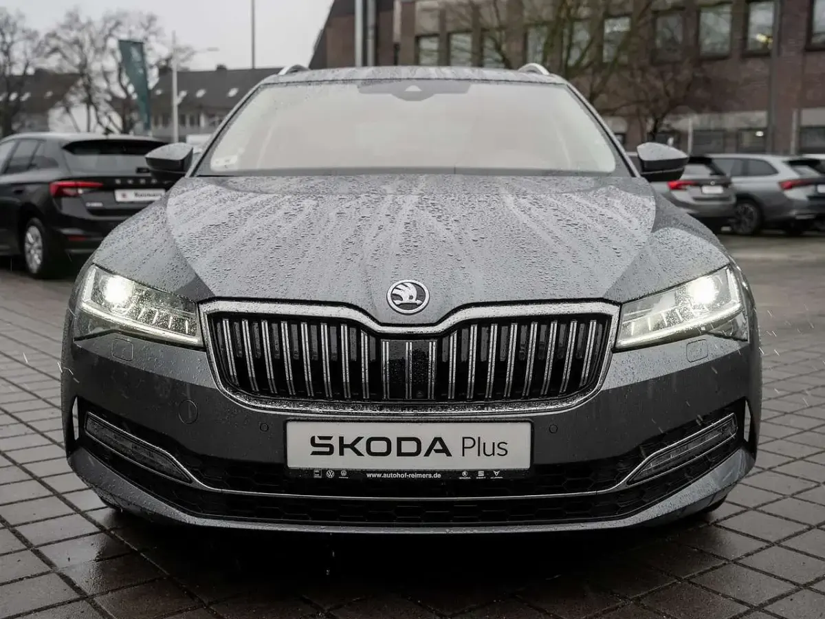 Gebraucht Skoda Superb Style 200 PS (147 kW) 2024 Grau Kombi