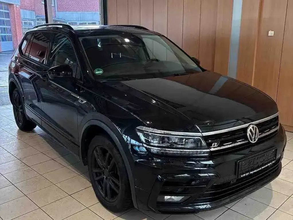 Gebraucht VW Tiguan Allspace R-line 200 PS (147 kW) 2021 Deep black perleffekt SUV