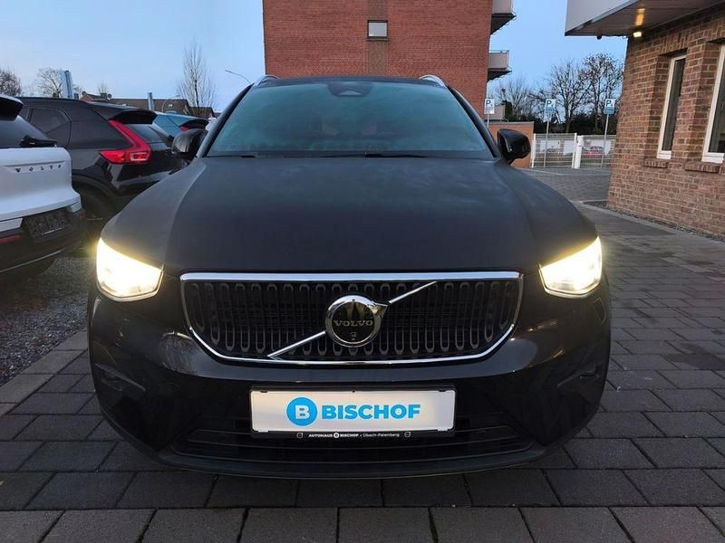 Gebraucht Volvo XC40 Core 163 PS (119 kW) 2025 Schwarz SUV