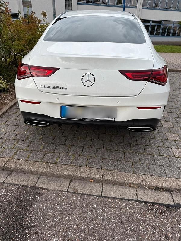 Gebraucht Mercedes CLA250e AMG 170 PS (125 kW) 2022 Weiß Limousine
