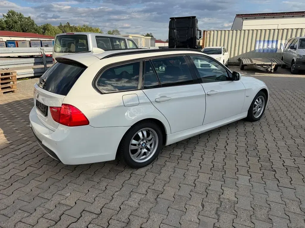 Gebraucht BMW 320 M Sport 184 PS (135 kW) 2011 Weiß Kombi