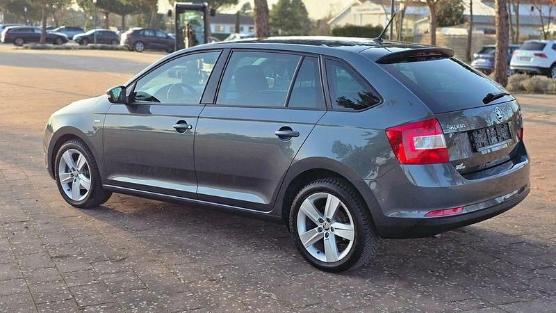 Gebraucht Skoda Rapid Drive 90 PS (66 kW) 2017 Grau Kleinwagen