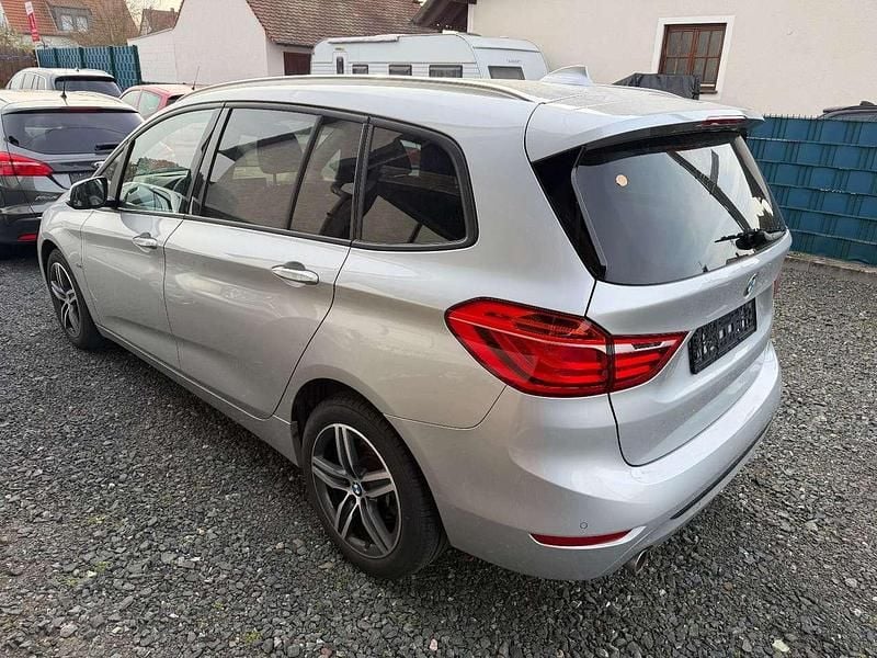 Gebraucht BMW 220 Sport Line 190 PS (139 kW) 2017 Glaciersilber Van / Kleinbus