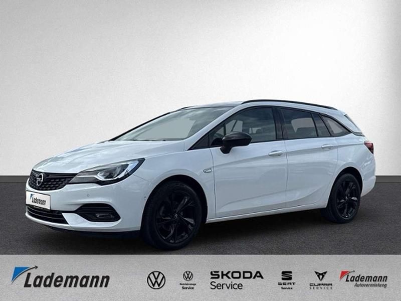Schneeweiss/summitwhite/arcti Gebraucht 2021 Opel Astra Ultimate Kombi | 13.424 € (Fairer Preis) - Bild 1/4