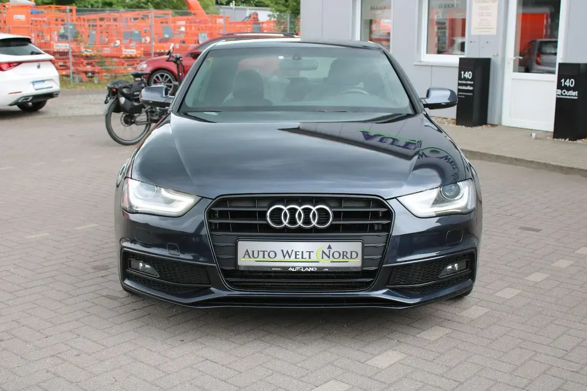 Gebraucht Audi A4 S-Line 177 PS (130 kW) 2012 Blau Limousine