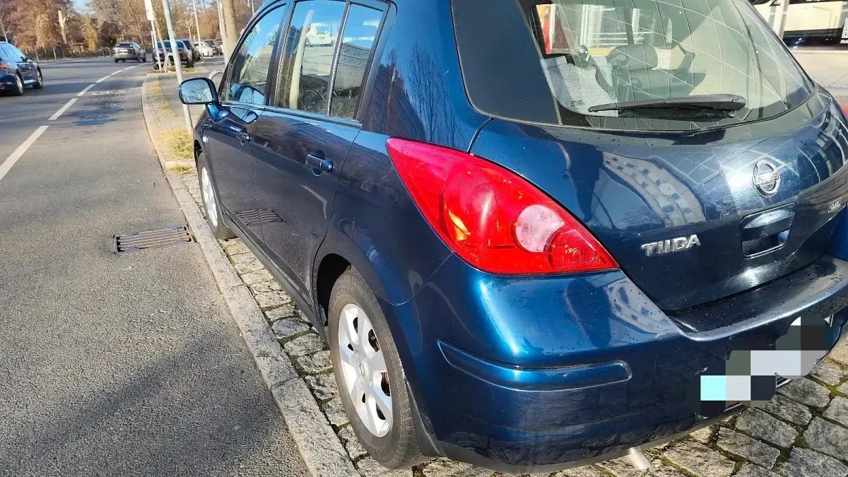 Gebraucht Nissan Tiida 110 PS (80 kW) 2008 Blau Kleinwagen