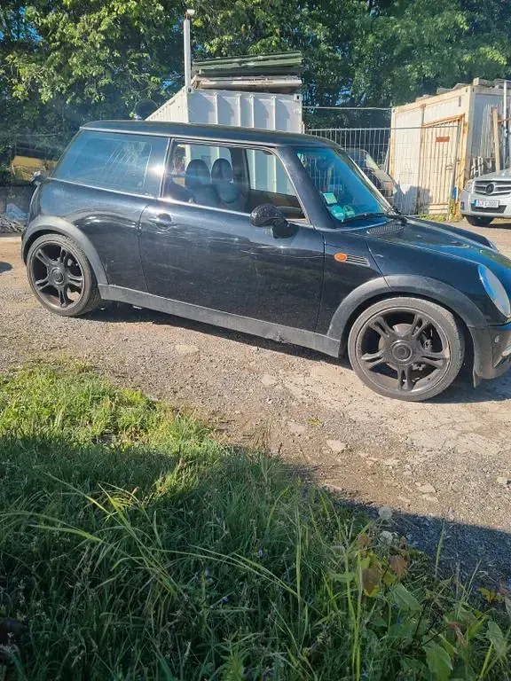 Käytetty Mini Cooper 116 HP (85 kW) 2004 Musta Viistoperä