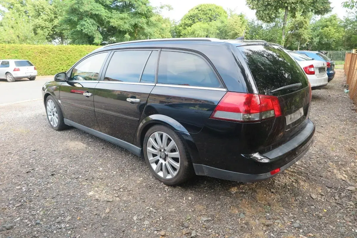 Gebraucht Opel Vectra 150 PS (110 kW) 2008 Schwarz Kombi