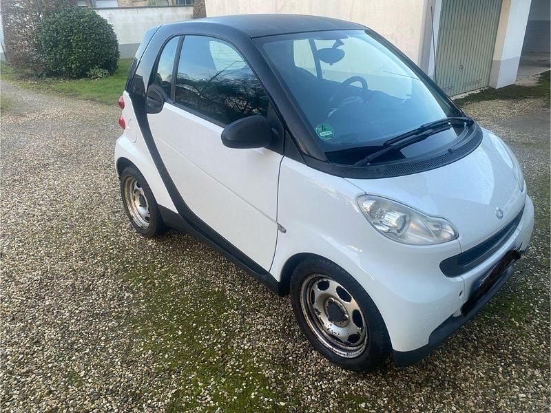 Gebraucht Smart ForTwo Coupé Pure 61 PS (44 kW) 2010 Weiß Coupé