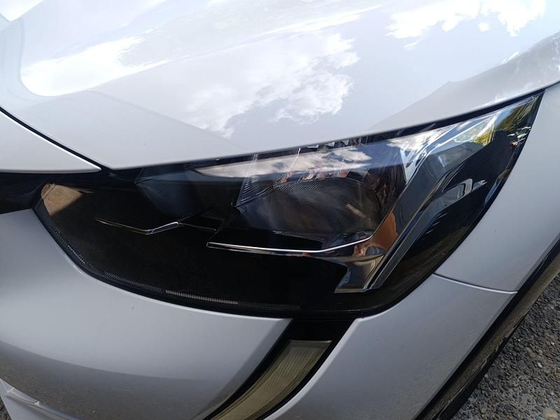 Gebraucht Peugeot e-208 Active 100 kW (136 PS) 2021 Weiß Kleinwagen