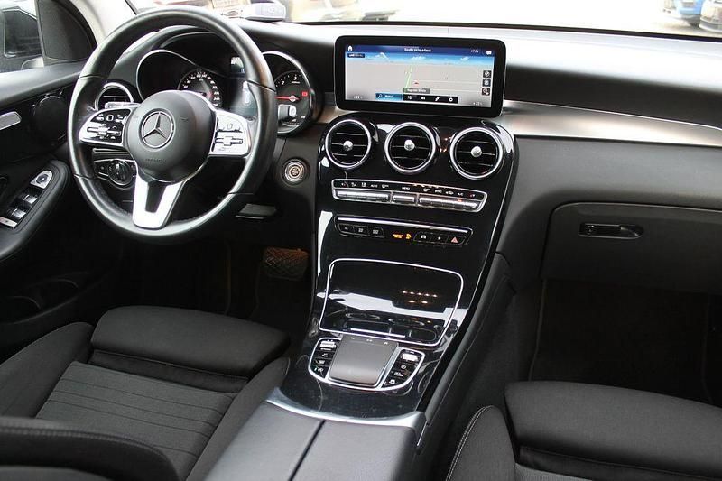 Gebraucht Mercedes GLC220 194 PS (142 kW) 2022 Schwarz SUV