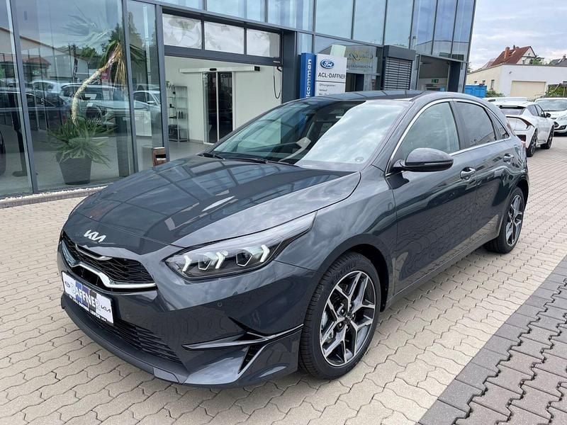 Neu Kia Ceed 101 PS (74 kW) 2025 Pentametall metallic Kleinwagen