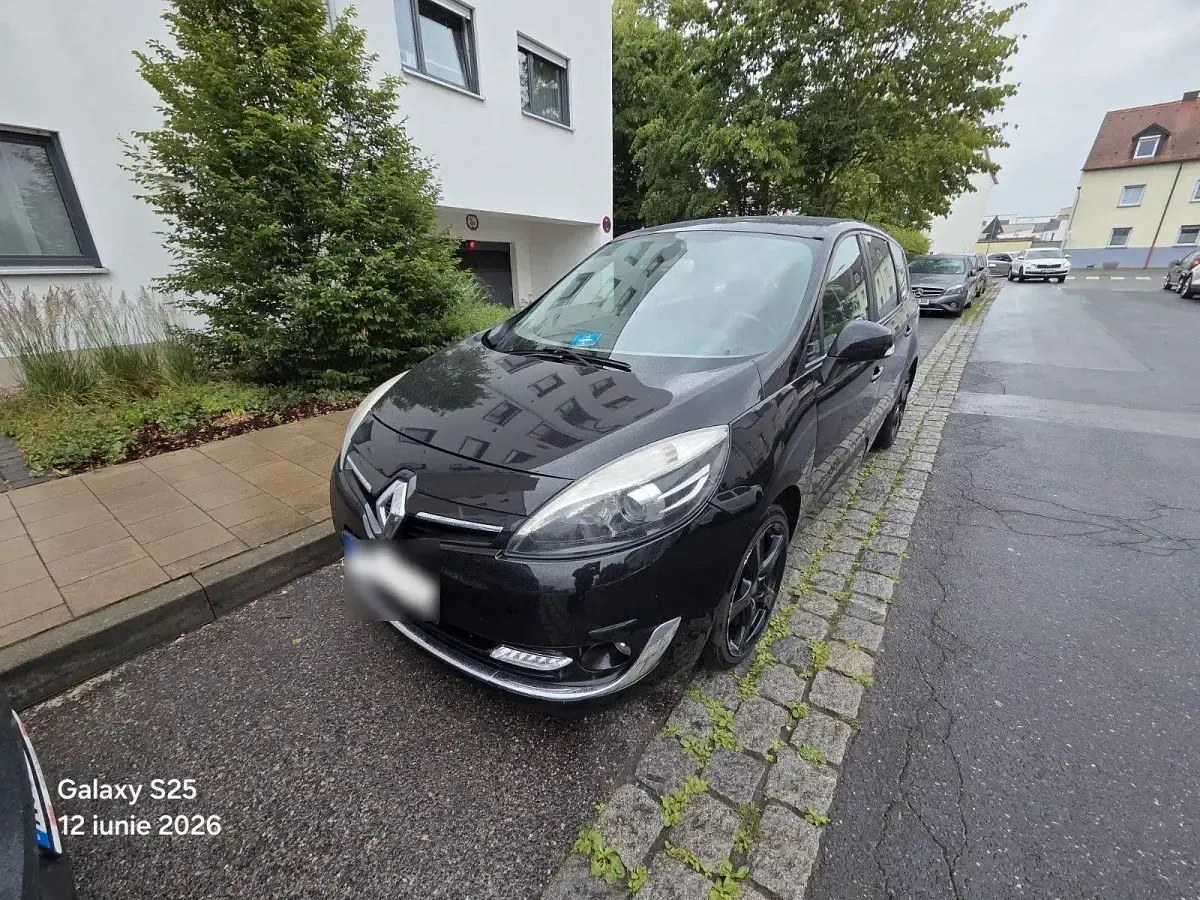 Gebraucht Renault Scénic III Bose Edition 110 PS (80 kW) 2013 Schwarz Van / Kleinbus