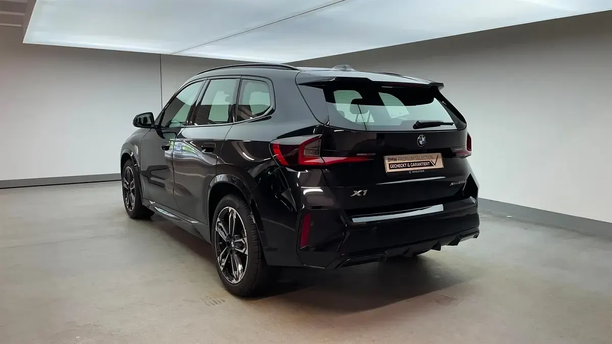Gebraucht BMW X1 M Sport 204 PS (150 kW) 2025 Saphirschwarz metallic SUV