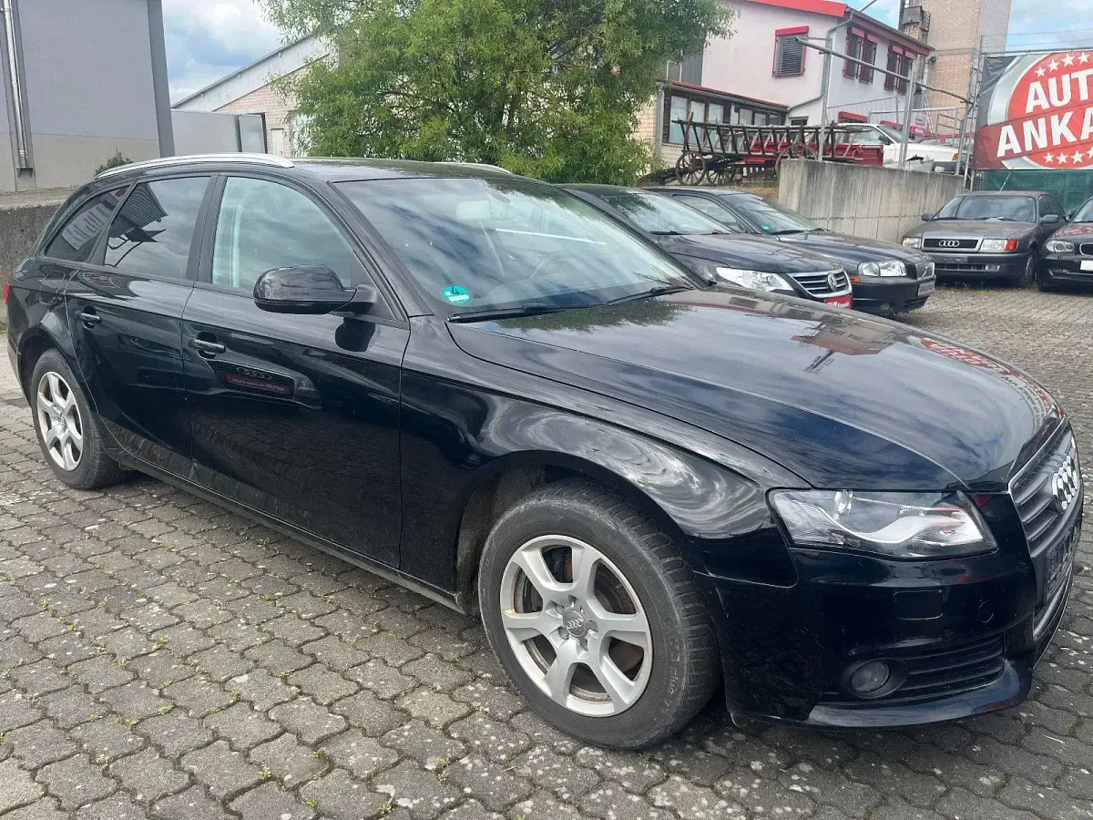Gebraucht Audi A4 Attraction 160 PS (117 kW) 2011 Schwarz Kombi