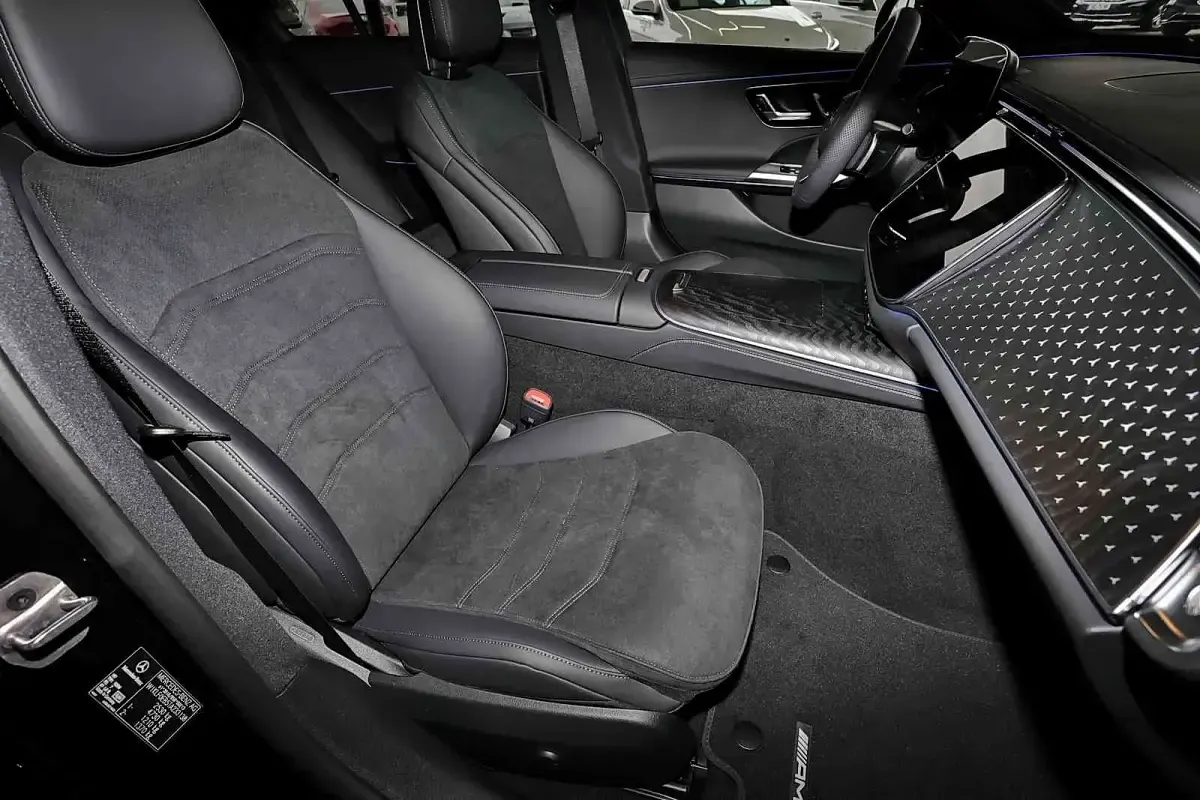 Gebraucht Mercedes E220 AMG 197 PS (144 kW) 2025 Metalliclack obsidianschwarz Limousine
