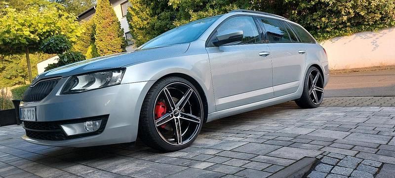 Gebraucht Skoda Octavia Ambition 150 PS (110 kW) 2014 Silber Kleinwagen