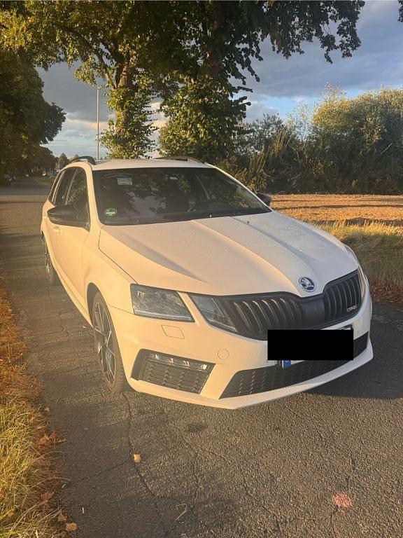 Weiß Gebraucht 2017 Skoda Octavia RS Kombi | 12.900 € (Guter Preis) - Bild 1/4